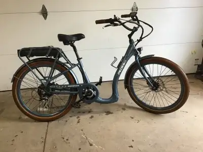 Pedego Boomerang Step Thru, View more