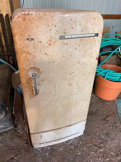 Retro Fridge to give away, View more