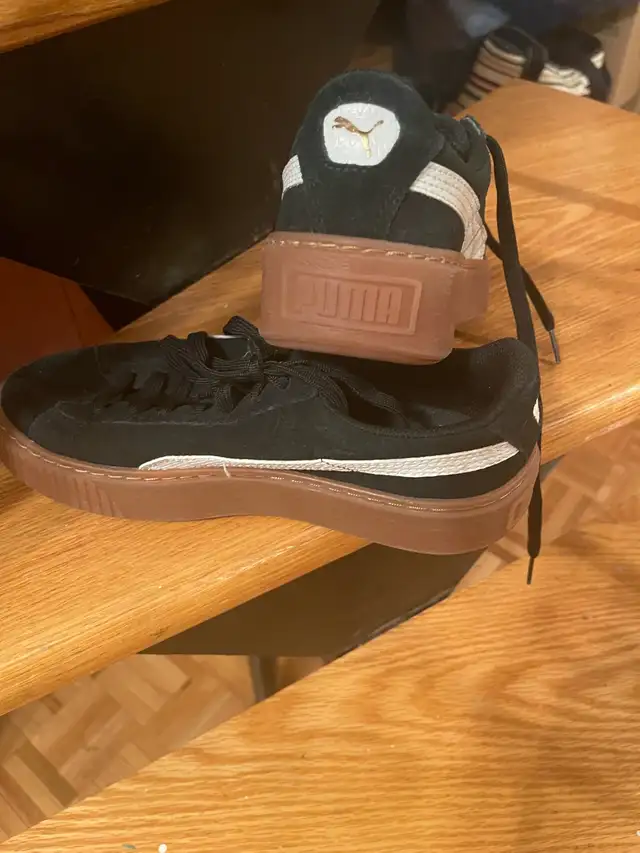 women’s shoes (Puma) in Women's - Shoes in City of Montréal - Image 2