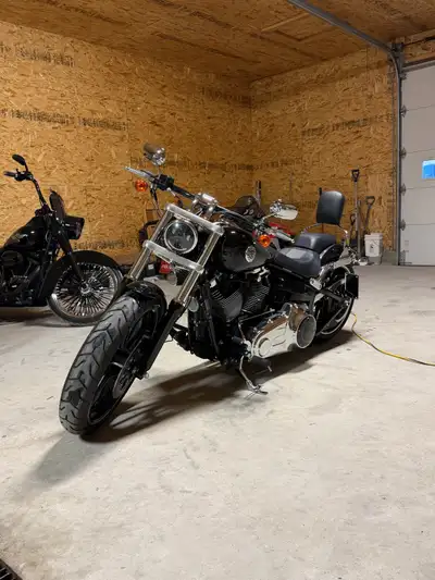 2014 Harley breakout FXSB Very low 9799 kms 103 twin cam motor 6 speed transmission Full stage one w...