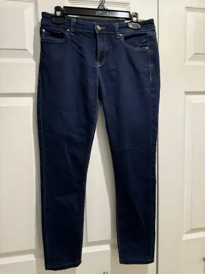 2 jeans SMALL,   4 hauts,  2 pant.   3/4, View more