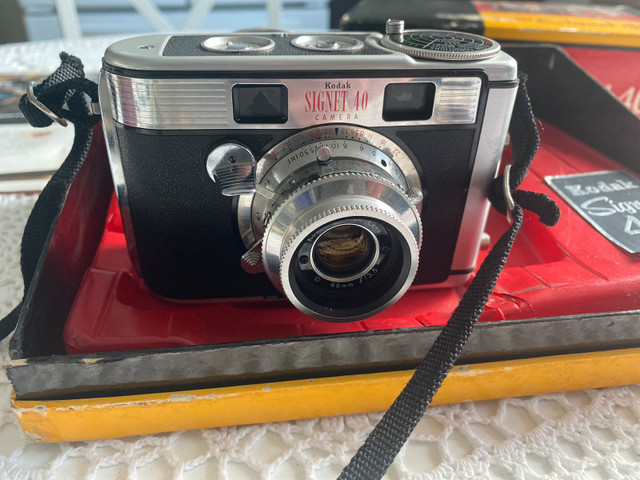 Vintage 35mm Kodak Signet 40 Camera Leather Case - Original Box in Cameras & Camcorders in North Bay
