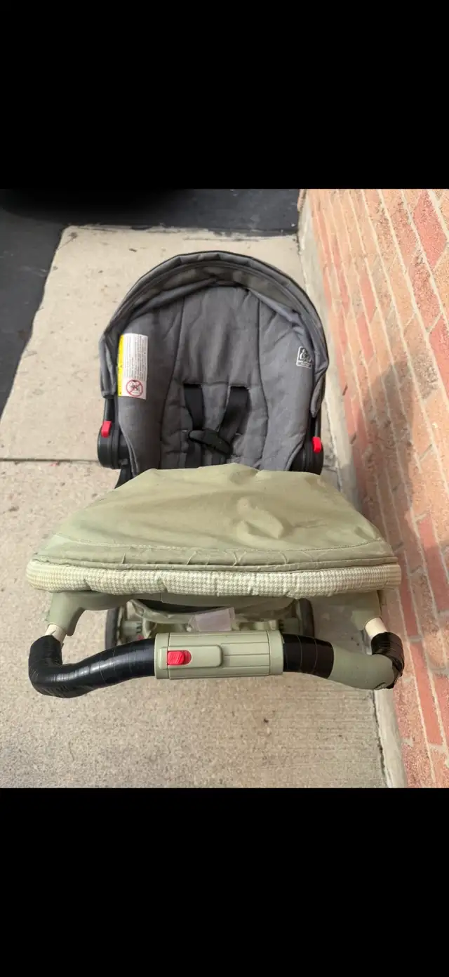 Stroller With Attachable Baby Seat in Other in Mississauga / Peel Region - Image 6