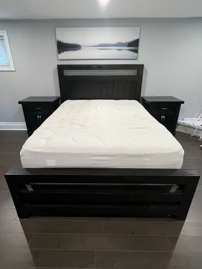 Queen Amish made bed frame & 2 night tables, View more