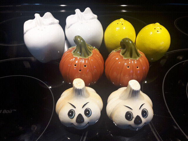 "FRIUT & VEGGIE GARDEN" SALT AND PEPPER SHAKER SETS in Kitchen & Dining Wares in Barrie