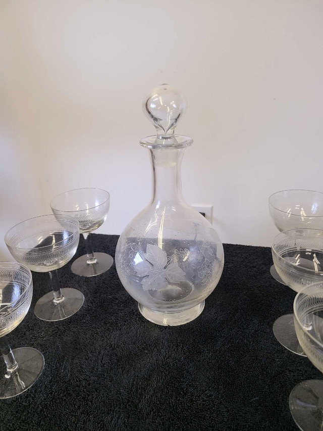 Wine Decanter Set in Kitchen & Dining Wares in North Bay - Image 2