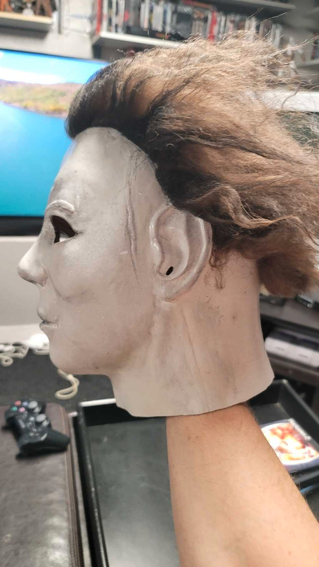 Michael Myers Halloween mask  in Arts & Collectibles in Oshawa / Durham Region - Image 2