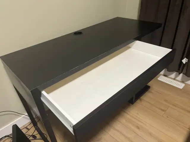 Ikea desk in Desks in Edmonton - Image 4