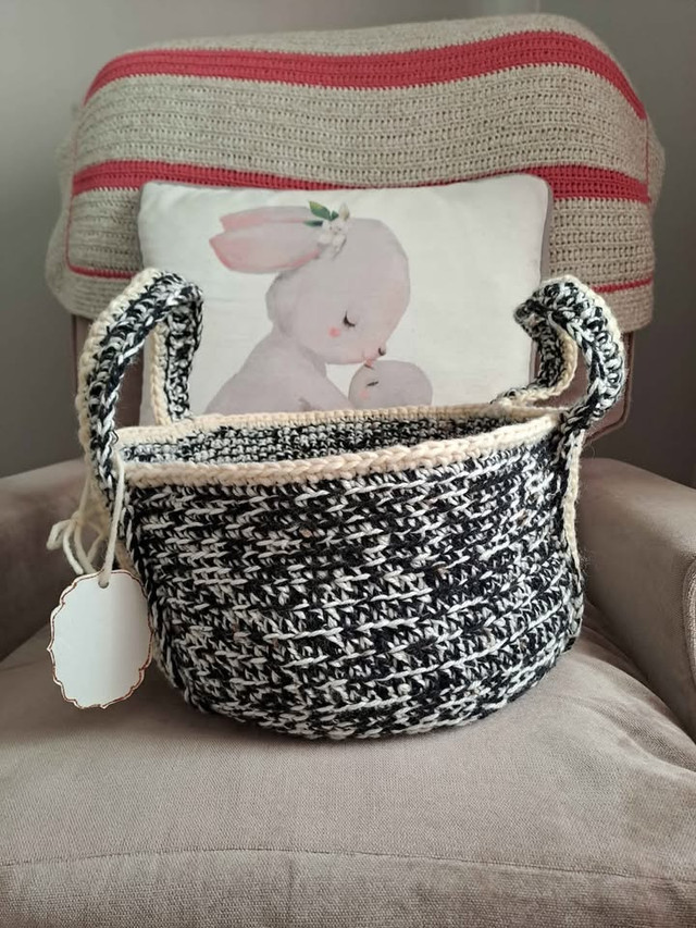 NEUF Panier de rangement fait au crochet dans Rangement et organisation  à Laval/Rive Nord