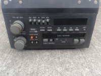 Vintage GM / Delco 1980s factory radio / cassette model 16066992