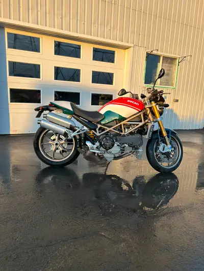 Ducati monster tricolore S4RS 2008 reconstruit Moteur 998 20200 km au compteur Mise au point à 20 00...