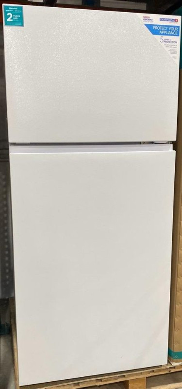 New Midsize 18 cu top freezer Fridge by Hisense. in Refrigerators in Winnipeg - Image 3