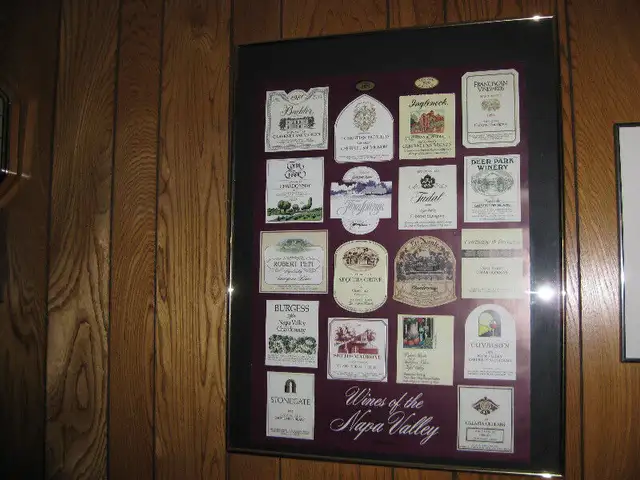 CADRE DE 18 ÉTIQUETTES DE VIN - WINES OF NAPA VALLEY - SÉRIE 1 in Arts & Collectibles in Laval / North Shore - Image 2