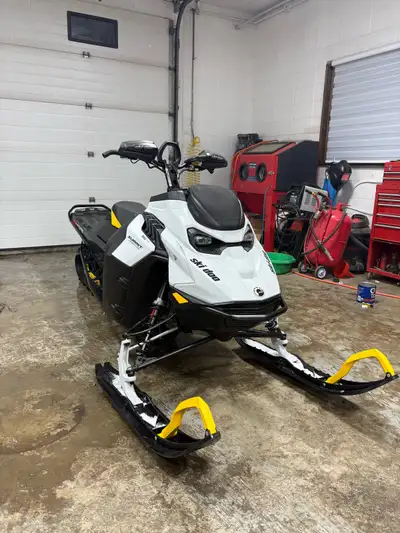 There are 2 sleds ——2024 Skidoo 850 Summit Adrenaline 154 track mint shape Grey unit $15,900.00 Exce...