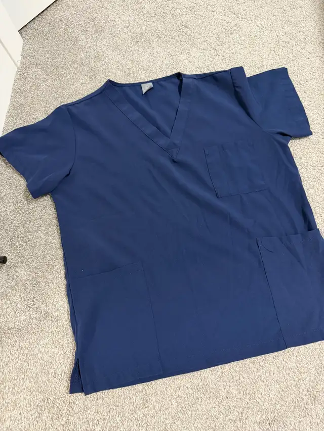 Scrub Set / Scrubs in Women's - Other in Calgary - Image 9