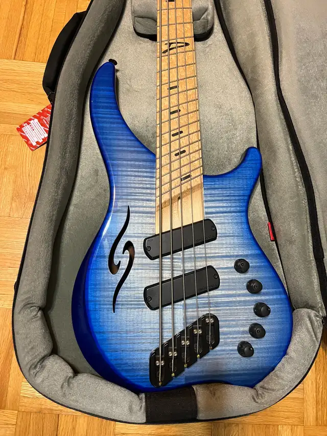 Dingwall Afterburner II 5 string Bass in Guitars in City of Toronto - Image 3