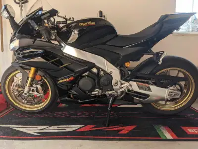 2022 Aprilia RSV4 factory for sale. Bought and serviced from Vos motors from new. First service done...