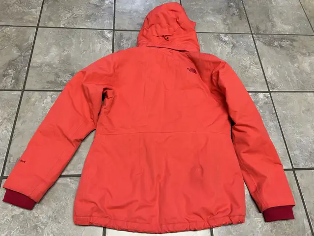 Northface winter jacket L in Women's - Tops & Outerwear in Edmonton - Image 4