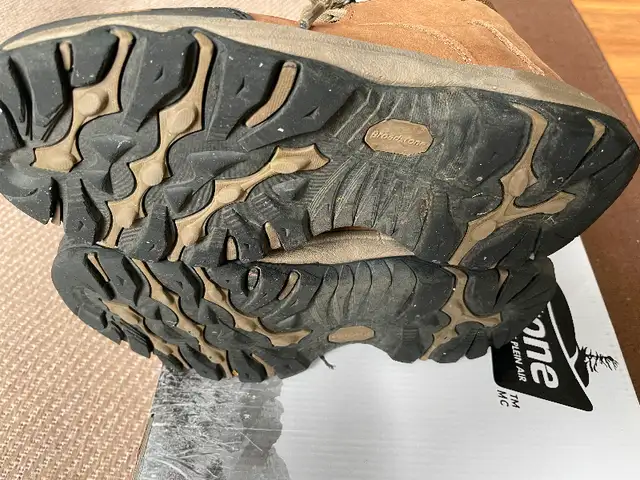 Waterproof Leather Hiking Boots Women’s Size 9 Used few times in Women's - Shoes in Oakville / Halton Region - Image 4