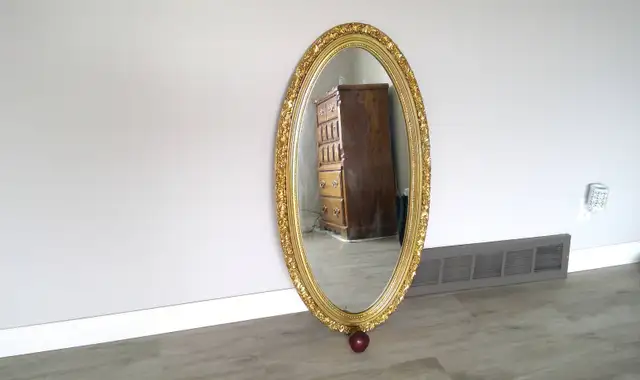 Oval Mirror - gold colour trim in Home Décor & Accents in Red Deer - Image 5