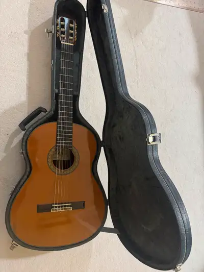 Up for sale is an extremely rare top of the line classical guitar Aria AG-80. The 70’s Aria high end...