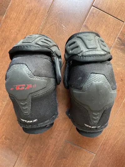 Hockey elbow pad CCM RBZ 130  Junior Small 4’4”-4’8” , View more