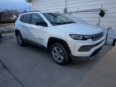 *Mechanic Special* non-running - Salvage title 2024 Jeep Compass North 89,340kms 4x4 New battery New...