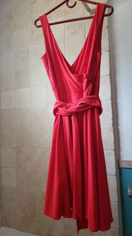 Moda International Red Wrap Dress in Women's - Dresses & Skirts in Vernon - Image 4