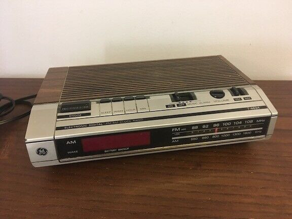 Vintage Classic Retro 80s 90s GE RADIO ALARM Clock Digital Wood in Arts & Collectibles in City of Toronto