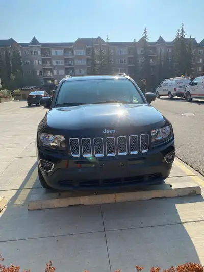 This used black 2015 Jeep Compass is the perfect economical SUV for city driving and weekend getaway...
