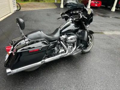 For Sale. 2017 Street Glide Special. 107 engine, new tires, slip on exhaust, quick release back rest...
