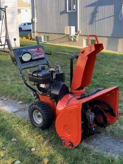 Souffleuse à neige Ariens Moteur Tecumseh 12 cv Carburateur nettoyé, disque de friction neuf, travau...