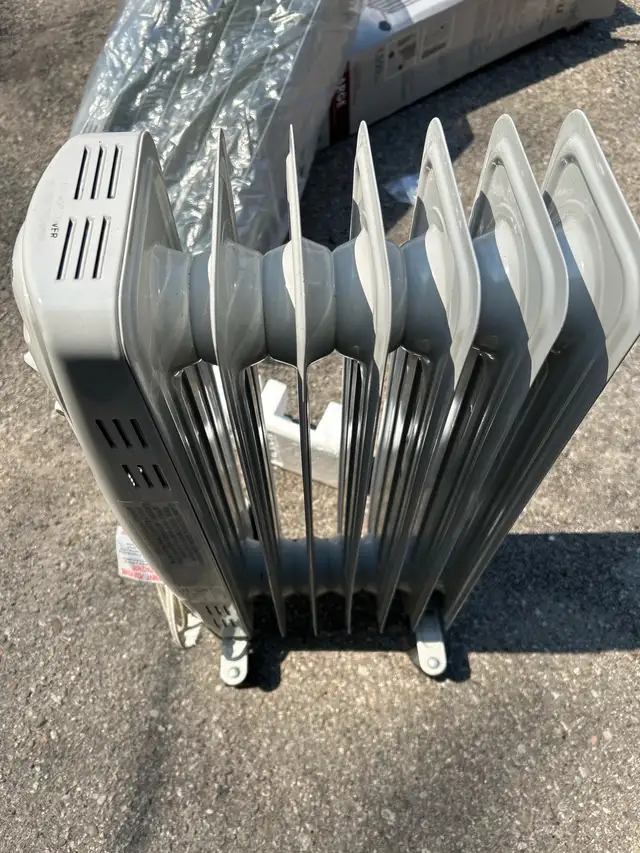 Brand new Cuori 1500 watt oil heater Electric 750W/1500 Heaters in Heaters, Humidifiers & Dehumidifiers in City of Toronto - Image 5