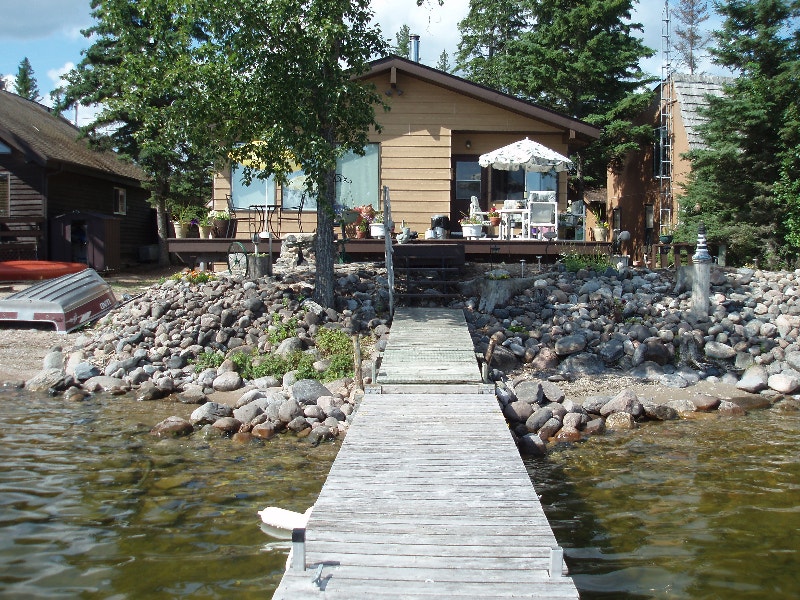 LAKE FRONT HOUSE FOR SALE CANDLE LAKE 28 KINGS WAY. Houses for