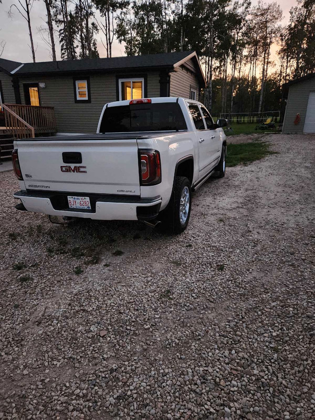 2017 GMC denali ultimate 6.2 engine frosty white exterior ,cocoa in Cars & Trucks in Edmonton - Image 3