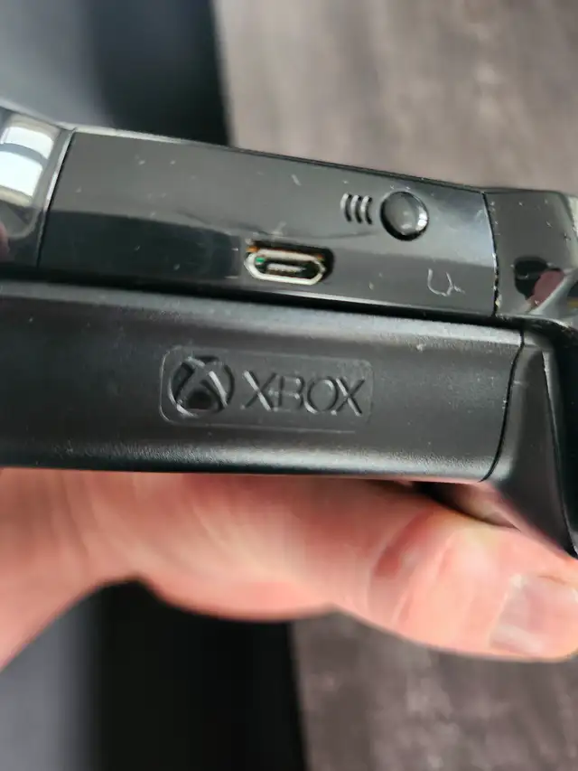 Xbox one/Series S/X controller - manette xbox originale in XBOX One in Longueuil / South Shore - Image 3