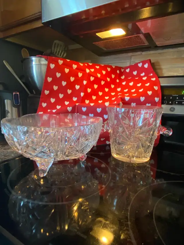 Various Crystal and Glass Items Priced Individually in Home Décor & Accents in Edmonton - Image 5