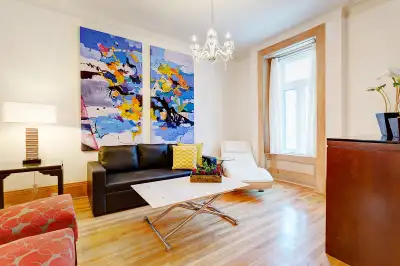 Française ci-dessous Spacious 4-Bedroom House in the Heart of Downtown – Steps from Saint Catherine...