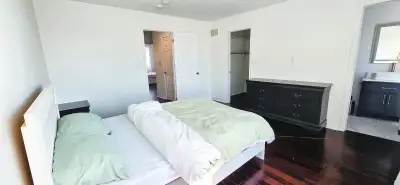 1 Master bedroom + private bath