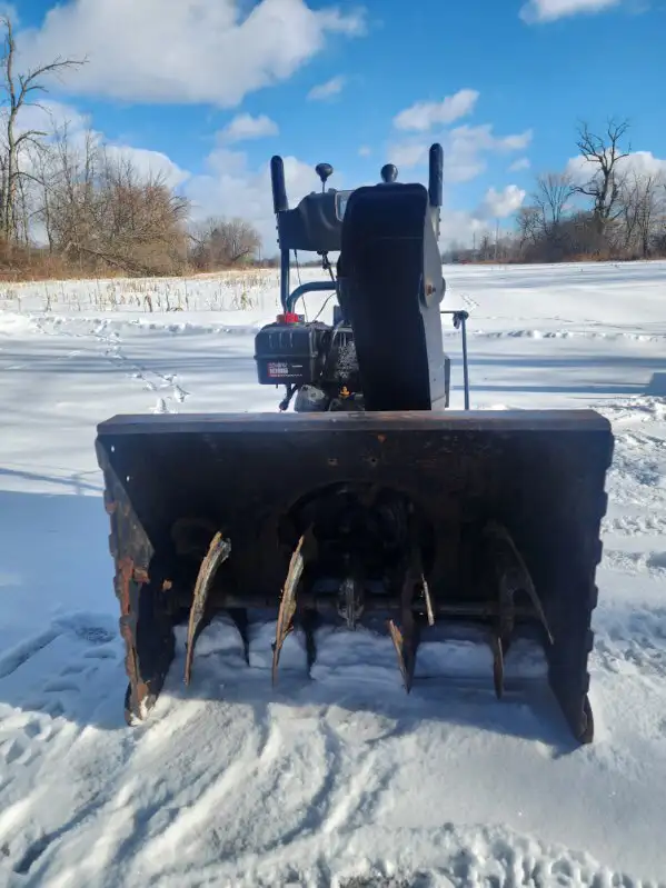 Yardworks snowblower 9.5 hp 28” in Snowblowers in Markham / York Region - Image 3