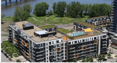 Découvrez ce magnifique condo situé au cœur du prestigieux quartier Pointe Nord à l’Île-des-Soeurs o...