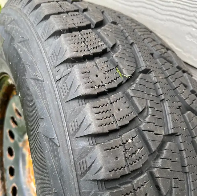 4 Pneus Hiver usagés Hankook 265/70R17 in Tires & Rims in Sherbrooke - Image 4
