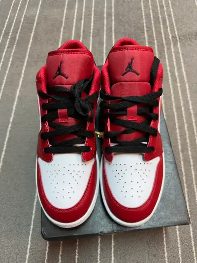 Air Jordan 1 lows “Bulls” size 7y, View more