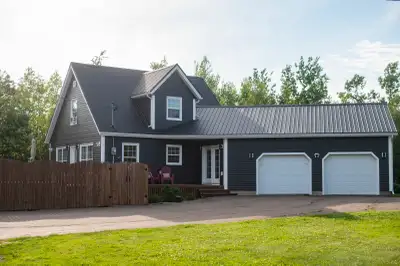 Beautiful 2 bed / 2 bath cottage near PEI North Shore. Minutes from National Park with a number of b...