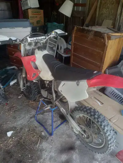 Im selling my 2002 cr80, its too small for me, first come first serve. 1700 obo. It has about 30 hou...