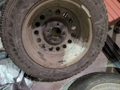 This is ONE used Goodyear winter tire, size P195/65R15, ready to tackle the snowy Canadian roads! Id...