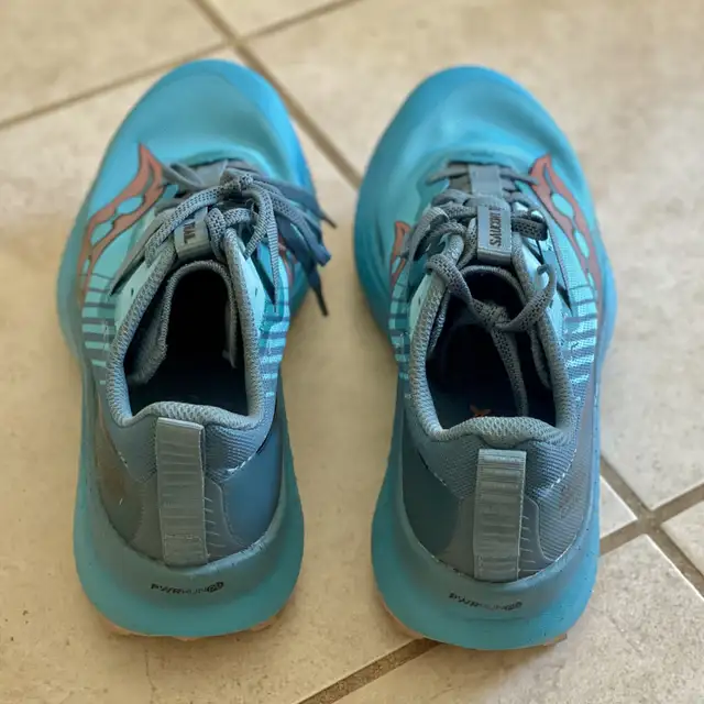 SAUCONY Endorphin Edge Trail Ocean Blue Running Shoes Women 7.5 in Clothing, Shoes & Accessories in Kitchener / Waterloo - Image 4