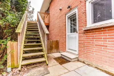 2 bedroom, 1 bath Very conveniently located. Couple of mins drive to 401. Main intersection Harmony...