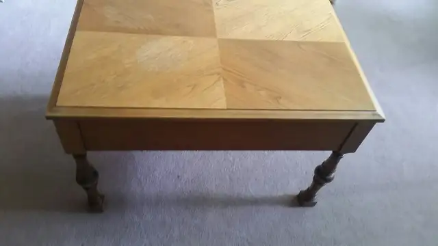 Oak table for sale in Coffee Tables in Renfrew - Image 7