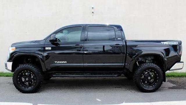 Sweet deal! 2015 Toyota Tundra TRD, 4X4 with lift, LOW KMS!! in Cars & Trucks in Edmonton - Image 2